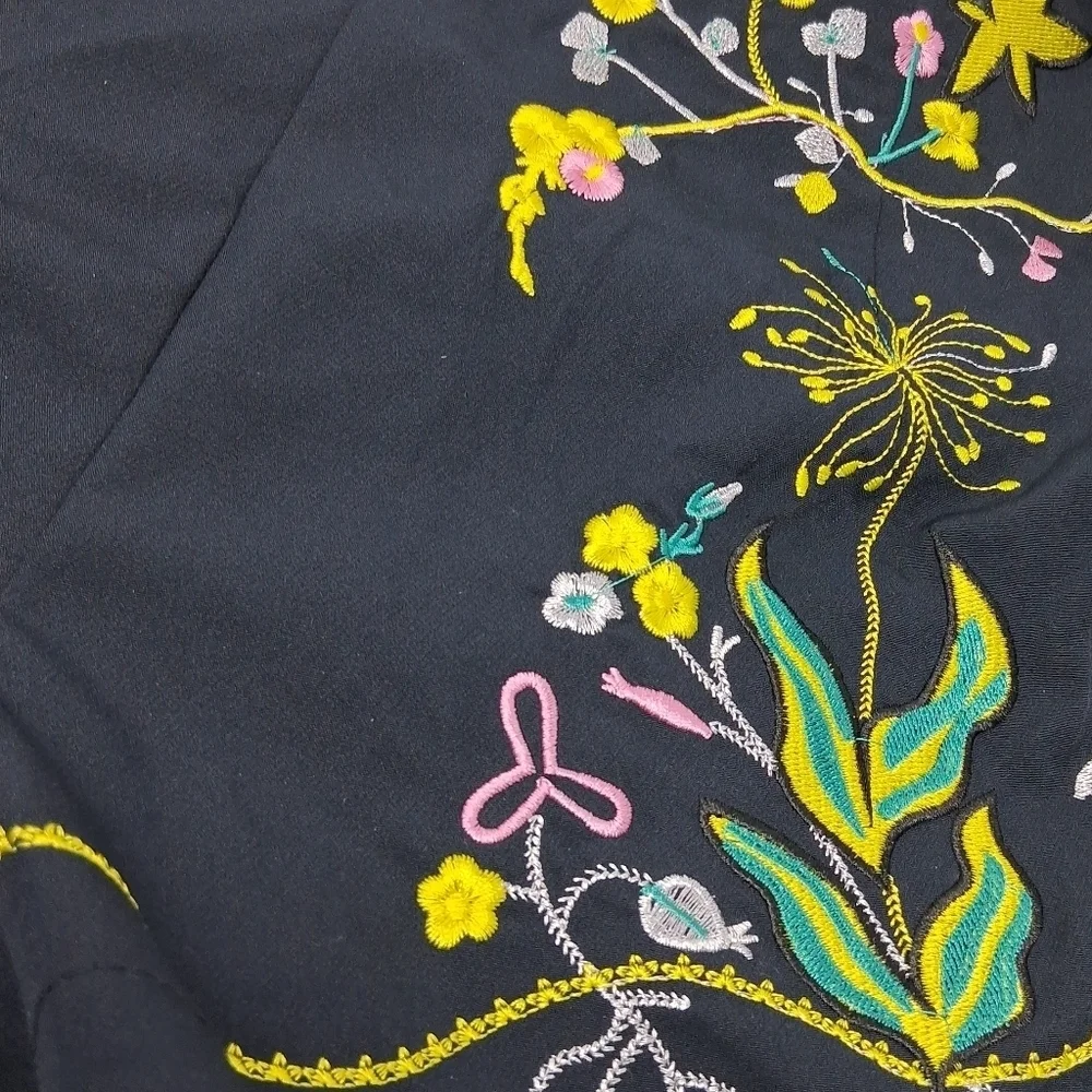 NWOT Dygarni Royal Blue Embroidered Dressy Shorts Size L